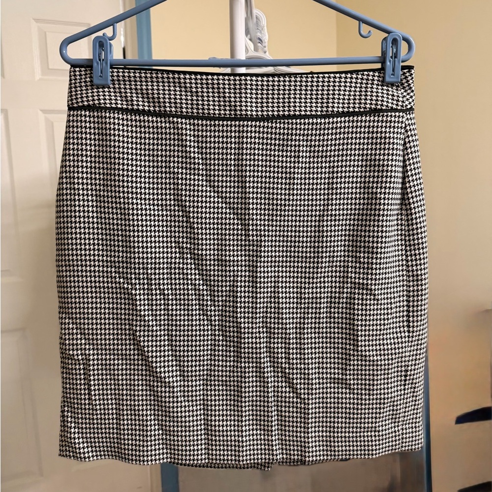 Banana Republic Black and White Pencil Skirt